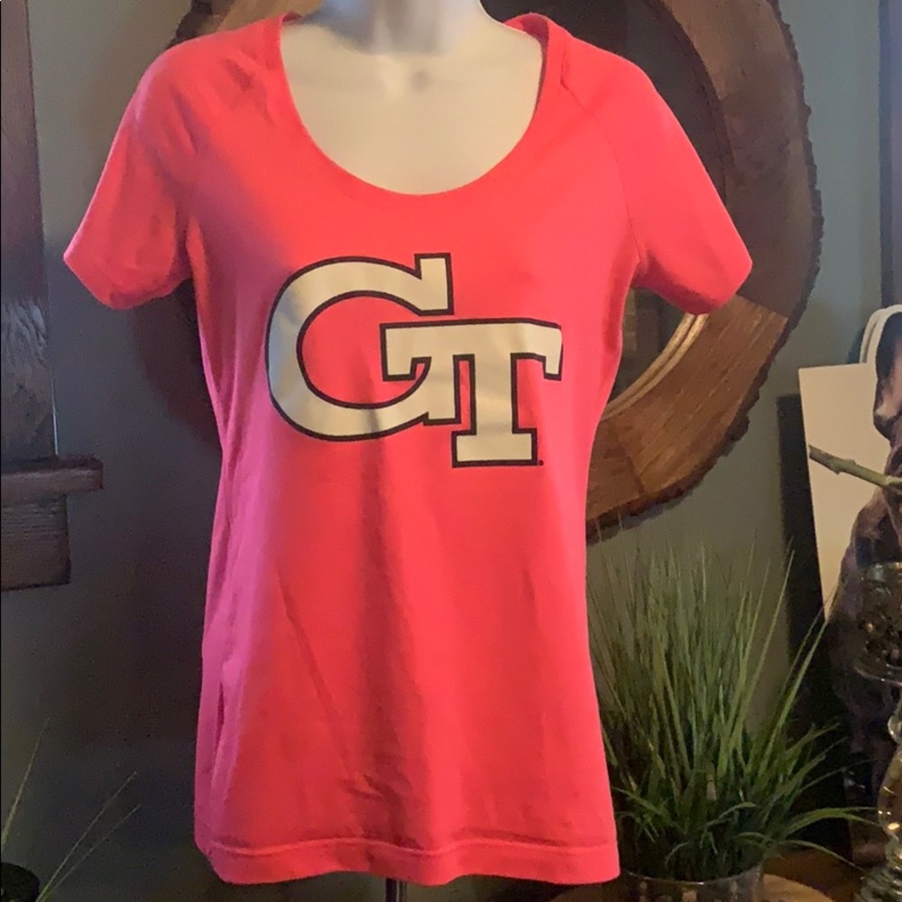 UNDER ARMOUR HOT PINK TSHIRT SIZE SMALL